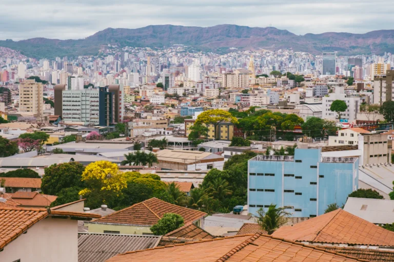Início Vista panorâmica de Belo Horizonte, em Minas Gerais, estado da Delegacia Virtual para boletim de ocorrência online